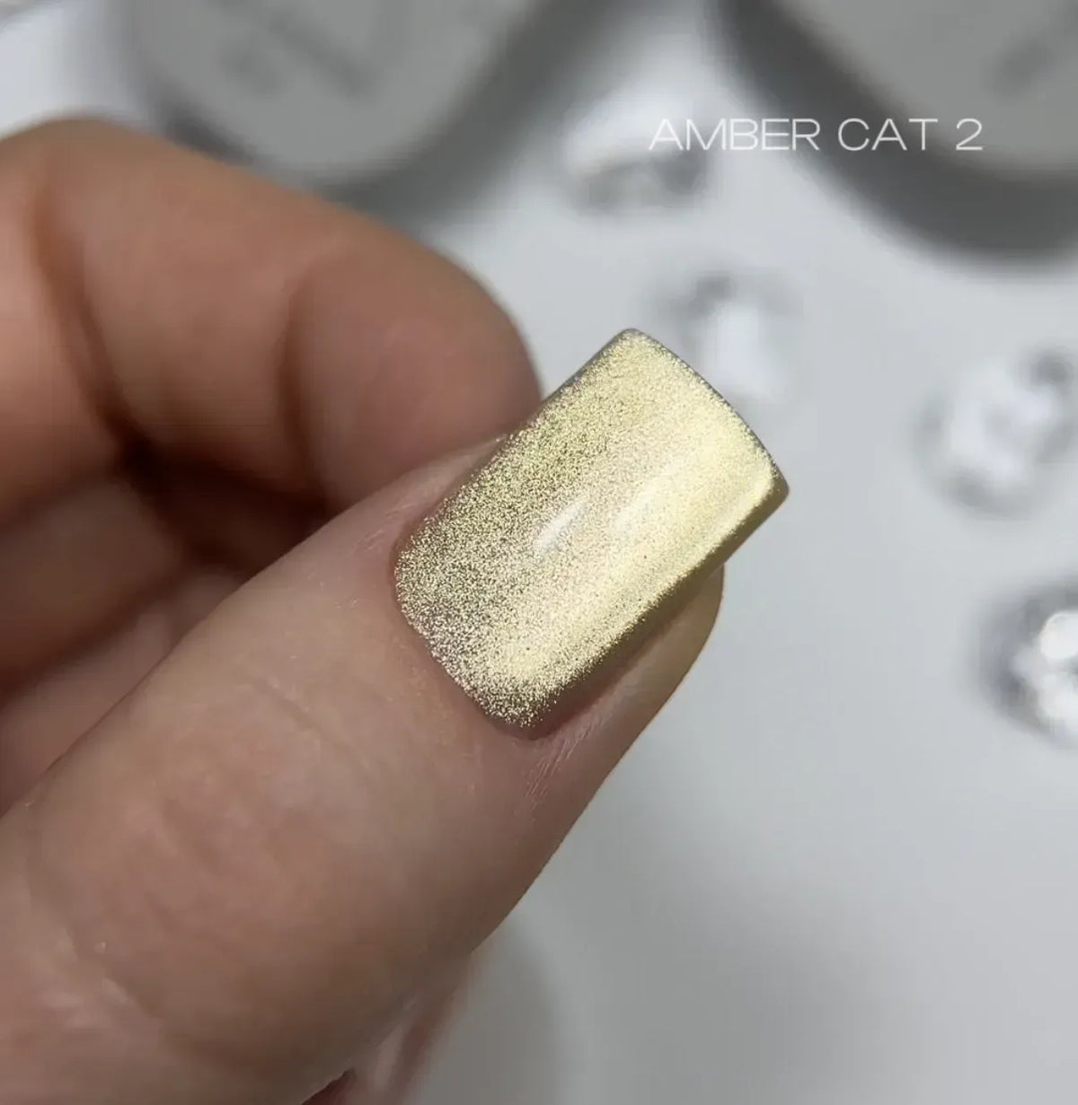 SAGA. Cat's Eye Gel Polish "Amber Cat", #02, 10 ml. Gel polish "Cat's Eye"