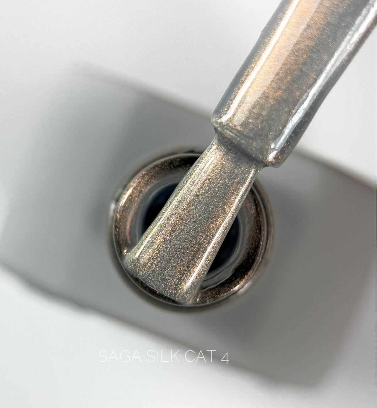 SAGA. Cat's Eye Gel Polish "Silk Cat", #04, 10 ml. Cat's Eye gel polish with pearl shimmer