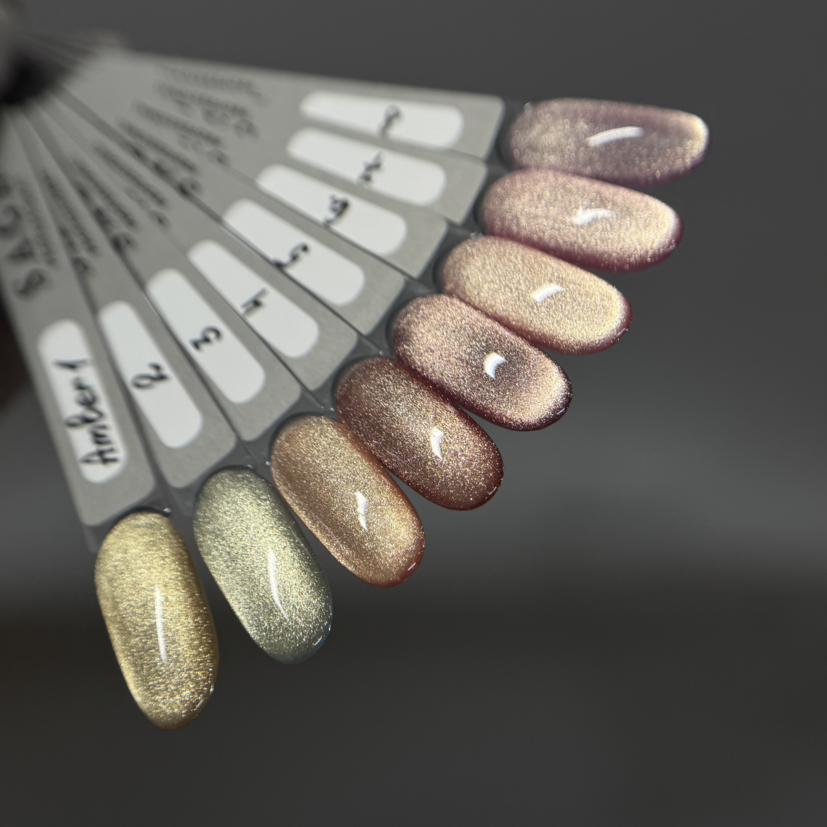 SAGA. Cat's Eye Gel Polish "Amber Cat", #02, 10 ml. Gel polish "Cat's Eye"