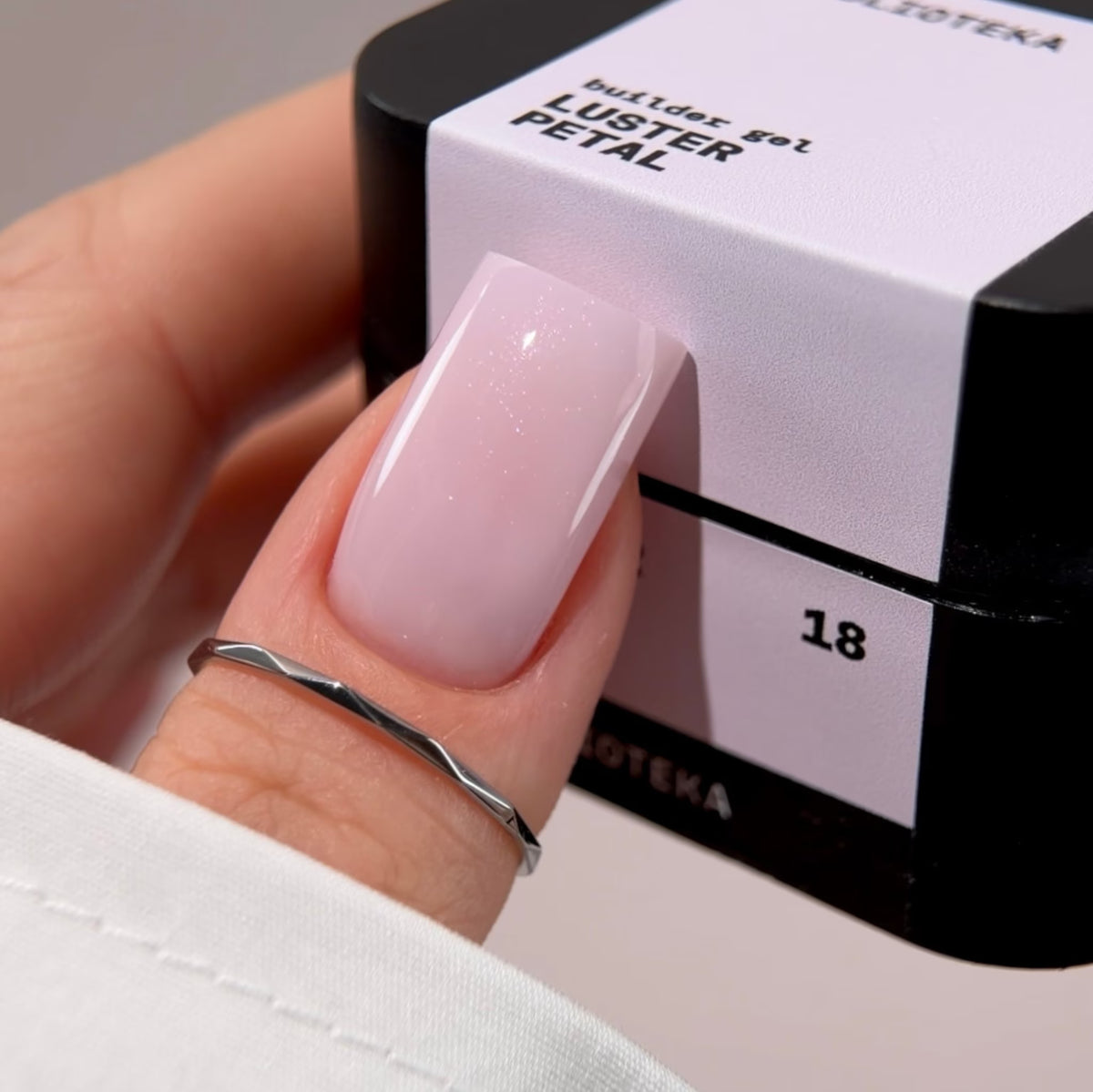 BIBLIOTEKA BUILDER GEL № 18 PETAL LUSTER – SOFT PINK WITH SHIMMER, 30 ML.