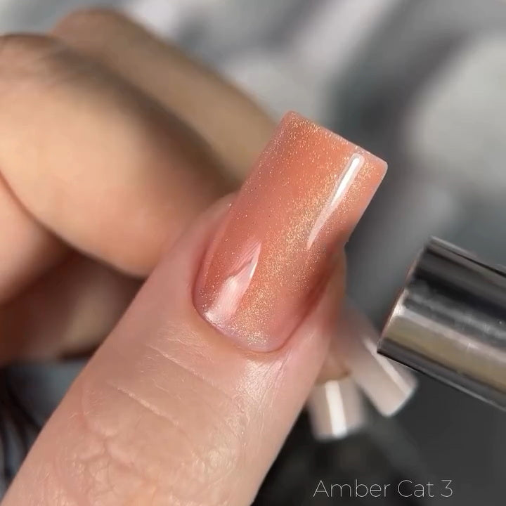 SAGA. Cat's Eye Gel Polish "Amber Cat", #03, 10 ml. Gel polish "Cat's Eye"