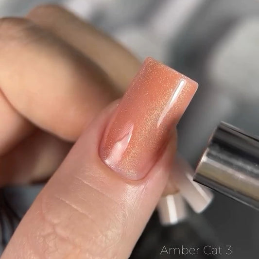 SAGA. Cat's Eye Gel Polish "Amber Cat", #03, 10 ml. Gel polish "Cat's Eye"