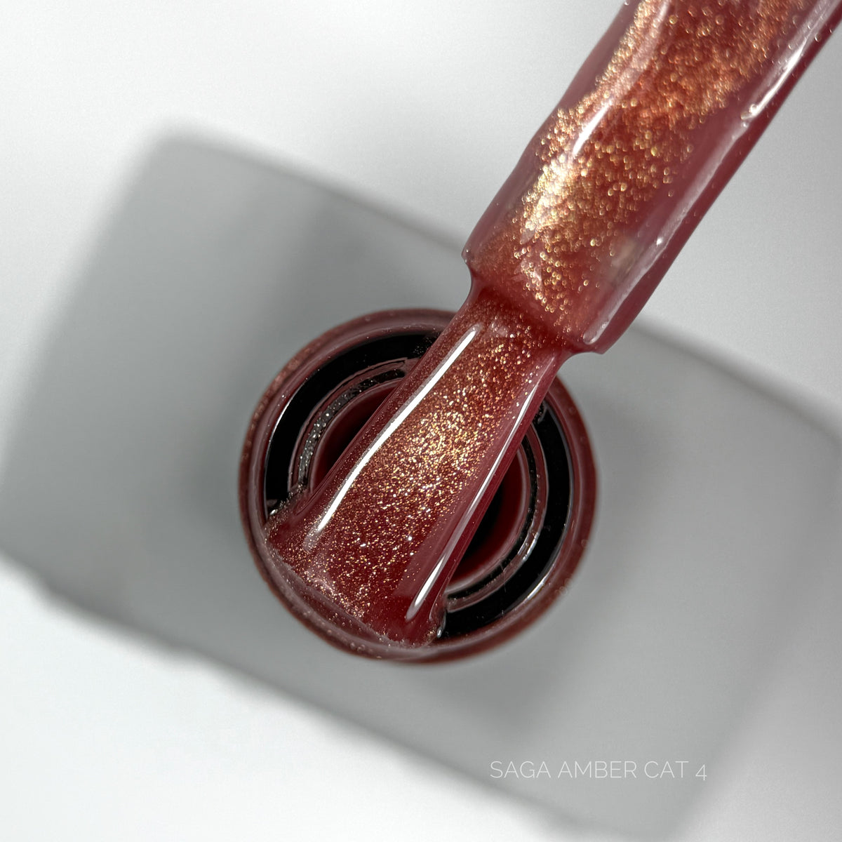 SAGA. Cat's Eye Gel Polish "Amber Cat", #04, 10 ml. Gel polish "Cat's eye"