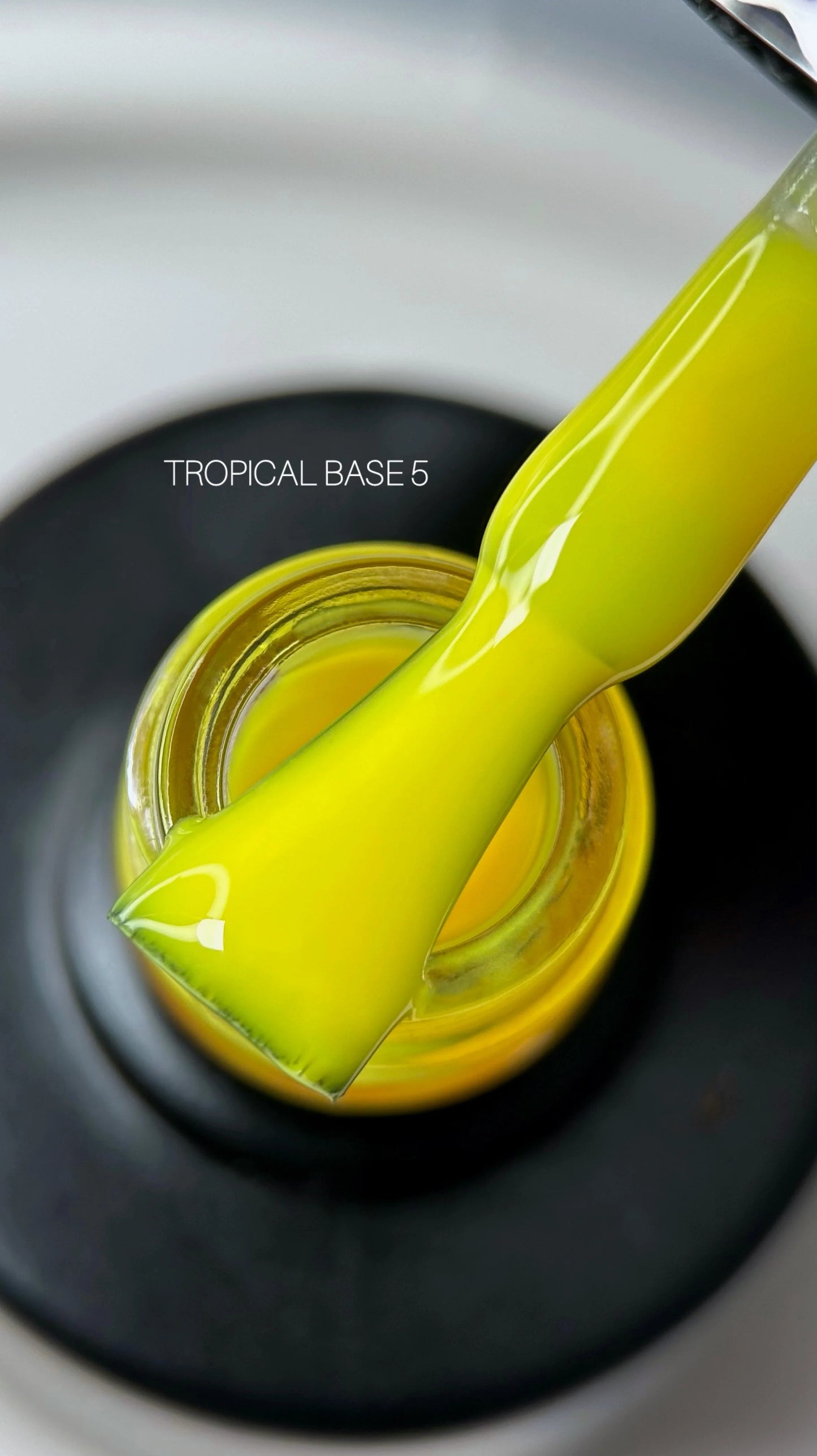 SAGA Tropical Base Gel Polish No. 6 Lemon, 9 ml