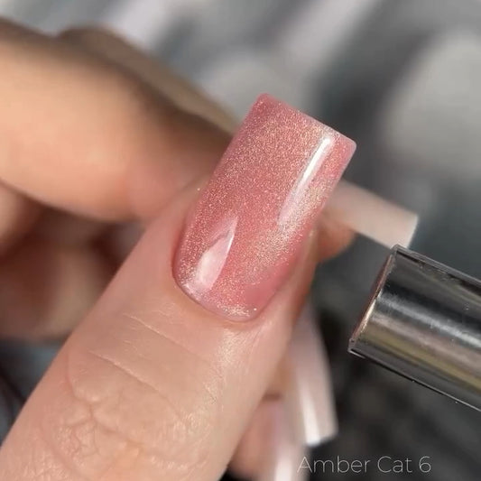 SAGA. Cat's Eye Gel Polish "Amber Cat", #06, 10 ml. Gel polish "Cat's Eye"
