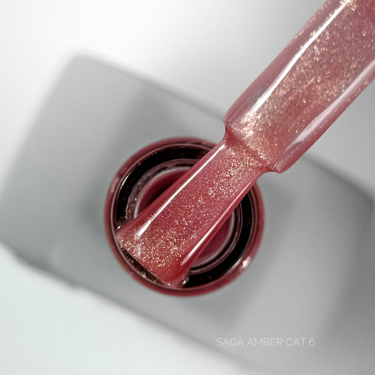 SAGA. Cat's Eye Gel Polish "Amber Cat", #06, 10 ml. Gel polish "Cat's Eye"