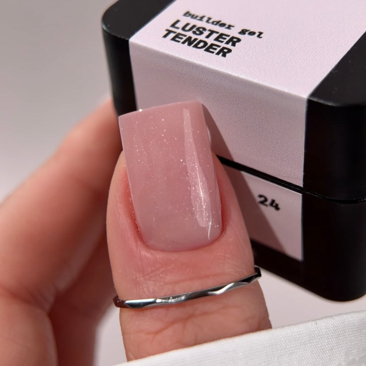 BIBLIOTEKA BUILDER GEL № 24 LUSTER TENDER – SOFT WITH SHIMMER, 30 ML.