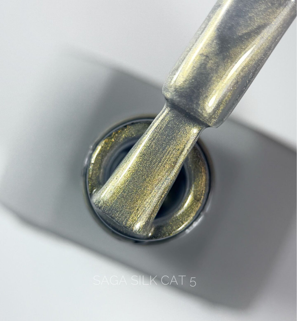 SAGA. Cat's Eye Gel Polish "Silk Cat", #05, 10 ml. Gel Polish "Cat's Eye" with Pearlescent