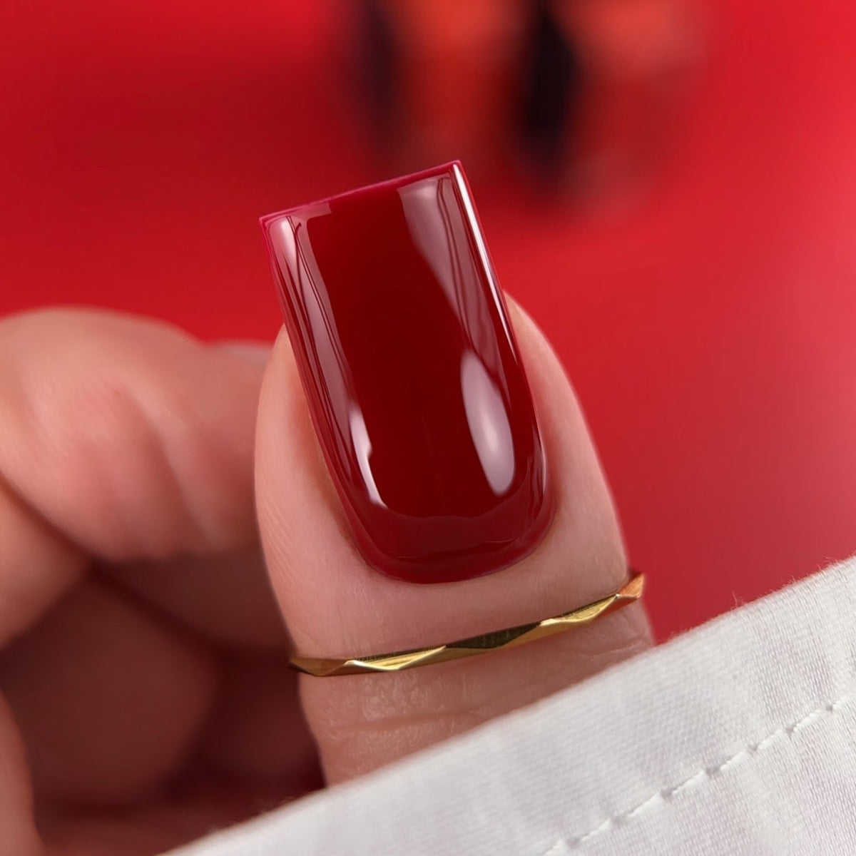 BIBLIOTEKA GEL POLISH № 44 CRIMSON – DENSE PIGMENTED RED, 10 ML