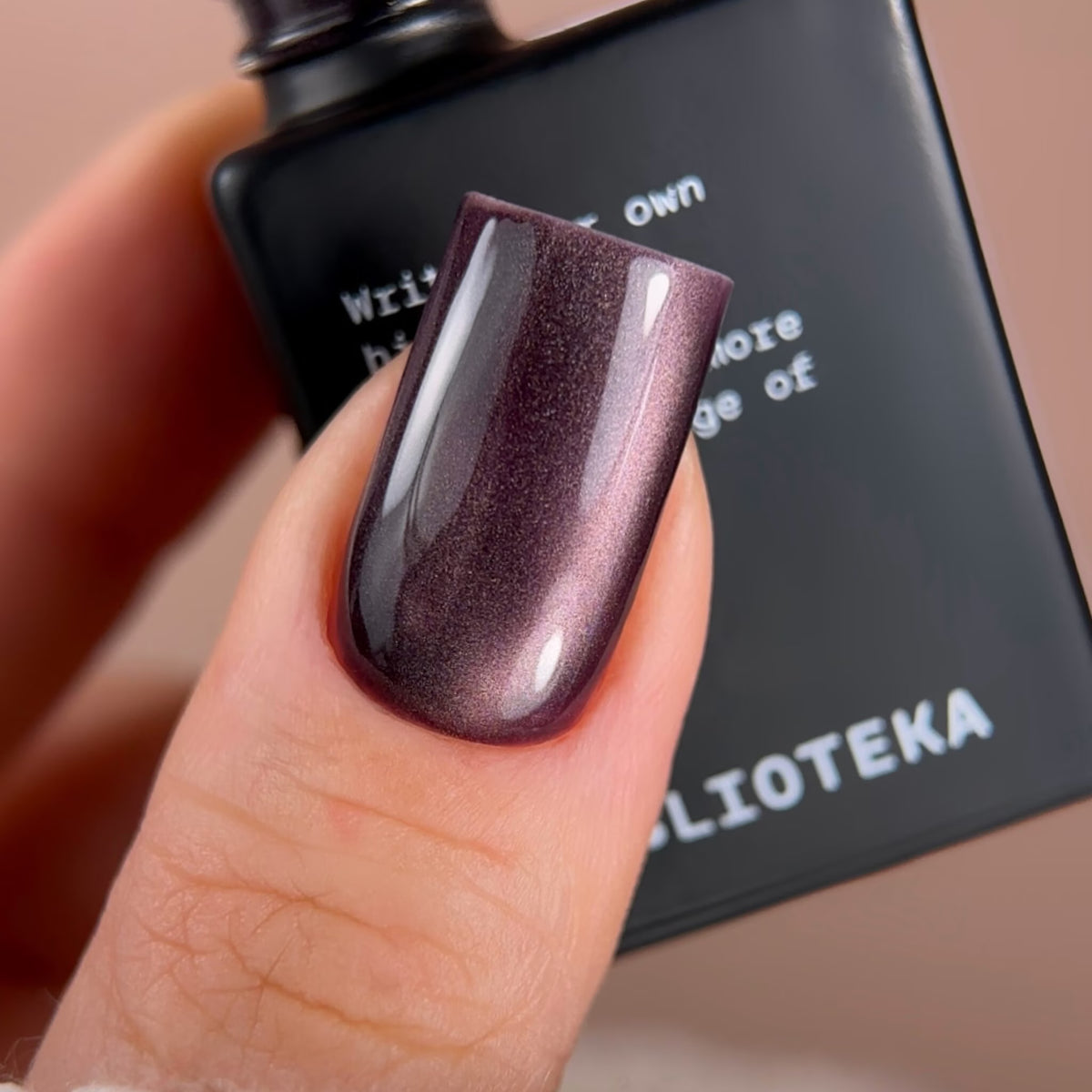 BIBLIOTEKA CAT EYE GEL POLISH № 08 PLUM GLOW, 10 ML