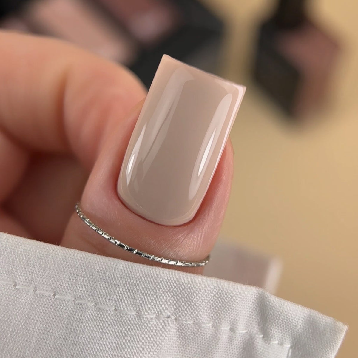 BIBLIOTEKA GEL POLISH № 33 MERE – LIGHT BROWN, 10 ML