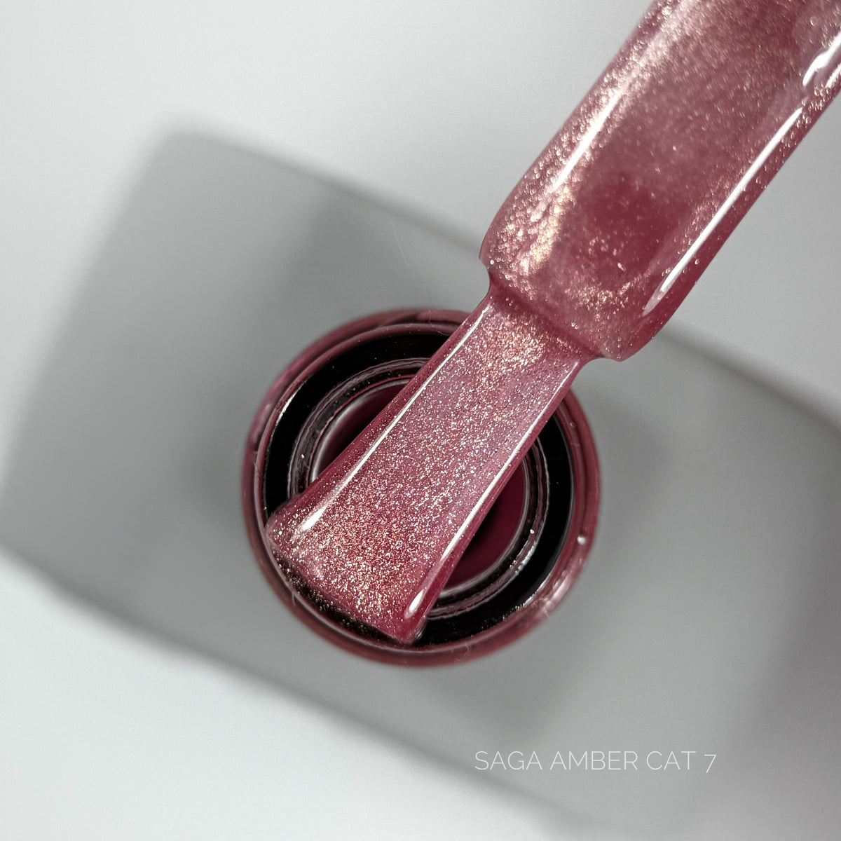 SAGA. Cat's Eye Gel Polish "Amber Cat", #07, 10 ml. Gel polish "Cat's Eye"