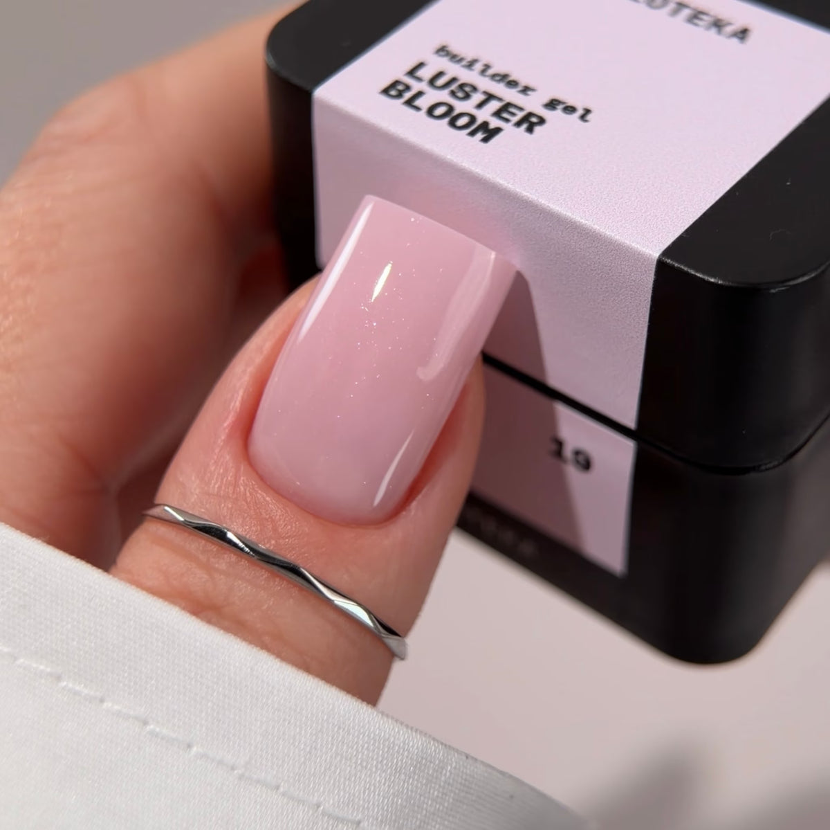 BIBLIOTEKA BUILDER GEL № 19 BLOOM LUSTER – PINK WITH SHIMMER, 15 ML.