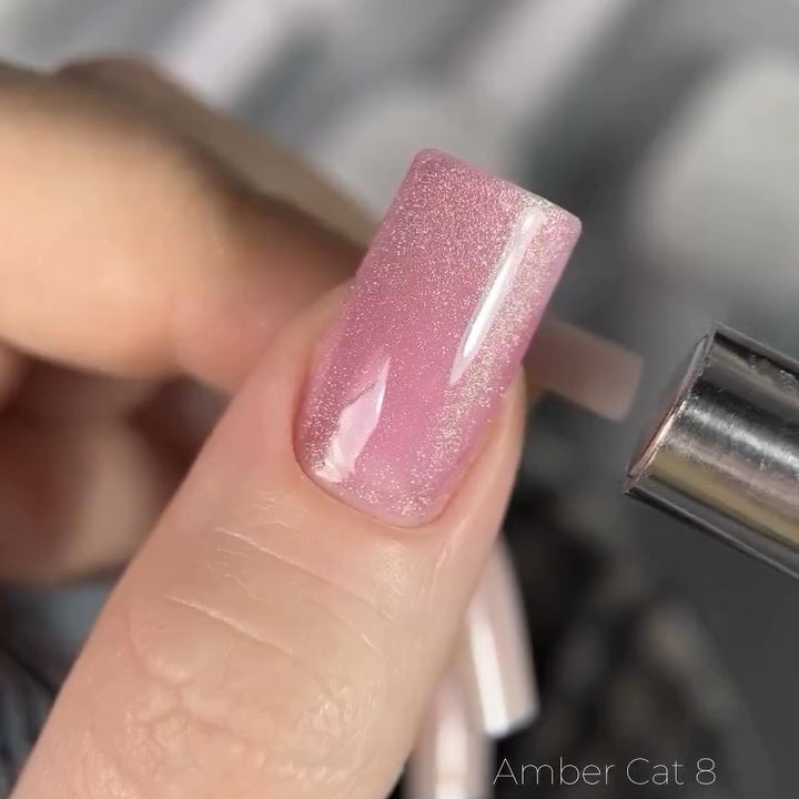 SAGA. Cat's Eye Gel Polish "Amber Cat", #08, 10 ml. Gel polish "Cat's Eye"