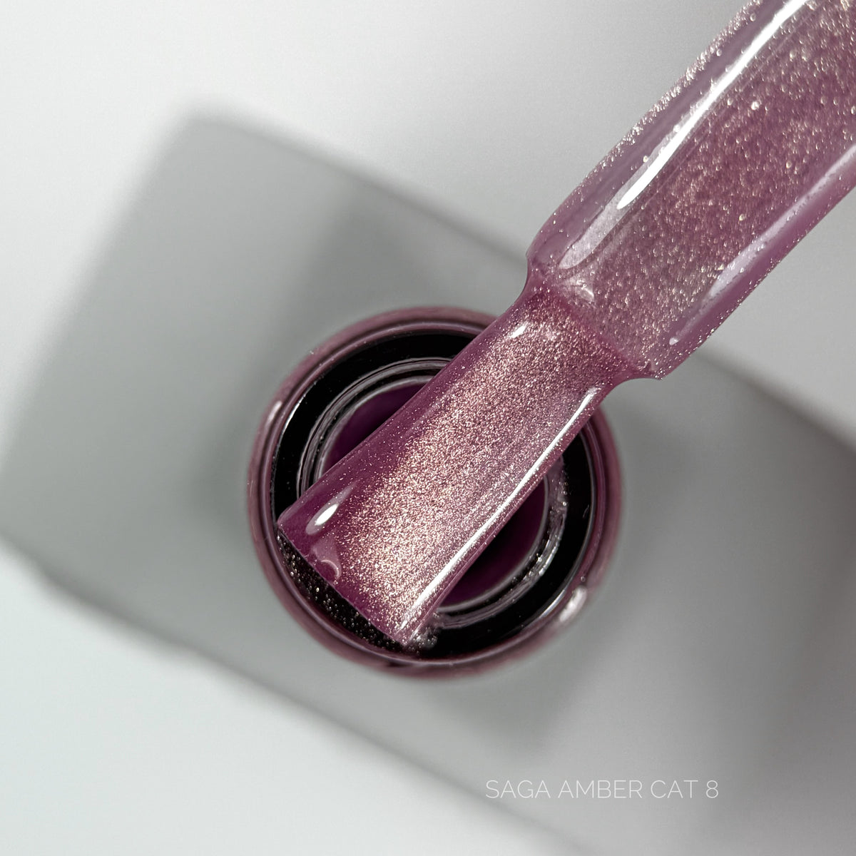 SAGA. Cat's Eye Gel Polish "Amber Cat", #08, 10 ml. Gel polish "Cat's Eye"