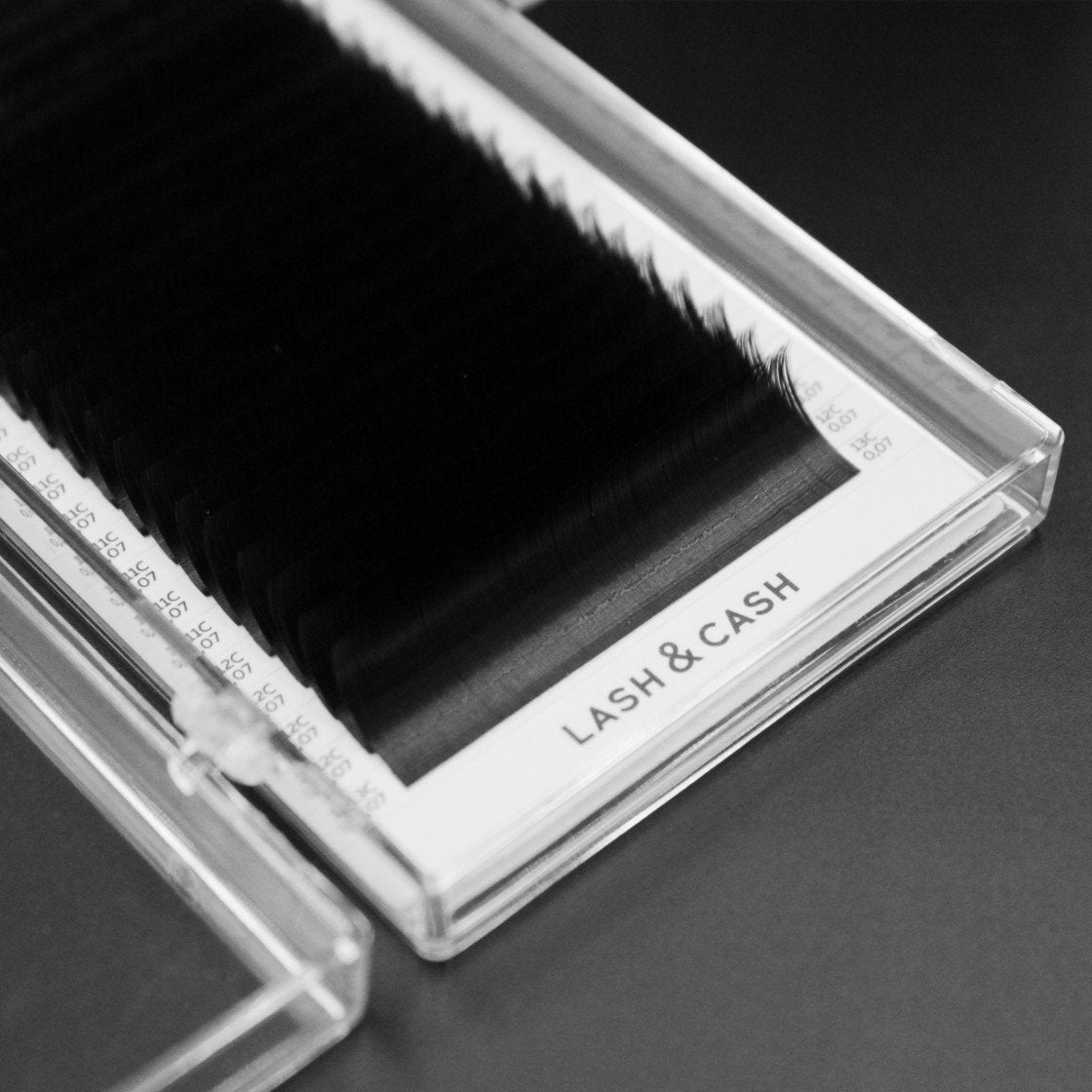 Black eyelash extensions LASH&CASH, 28 lines, SCULPTOR M 0.07 MIX (14-18)