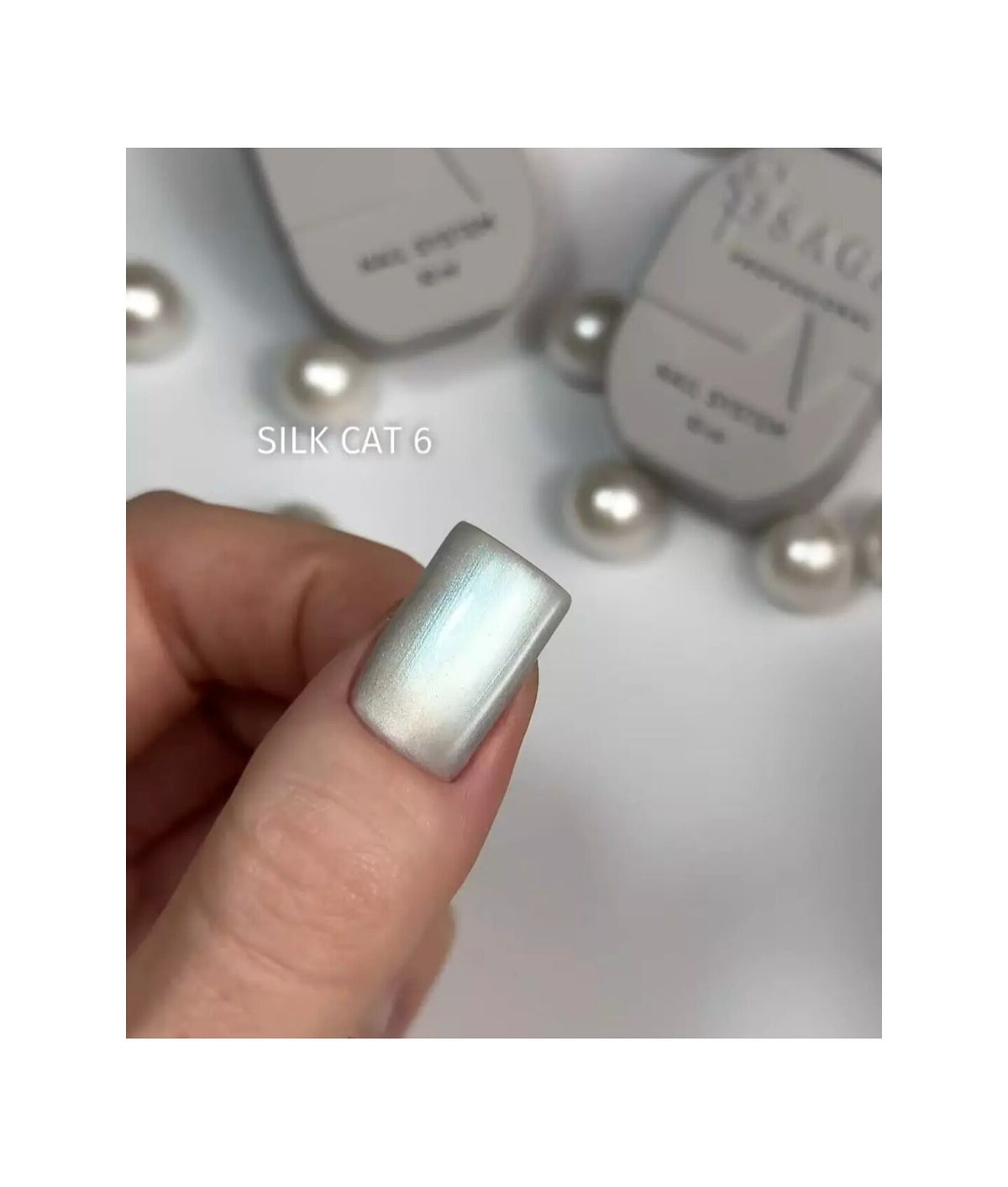 SAGA. Cat's Eye Gel Polish "Silk Cat", #06, 10 ml. Gel Polish "Cat's Eye" with Pearlescent