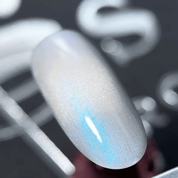 SAGA. Cat's Eye Gel Polish "Silk Cat", #07, 10 ml. Gel Polish "Cat's Eye" with Pearlescent